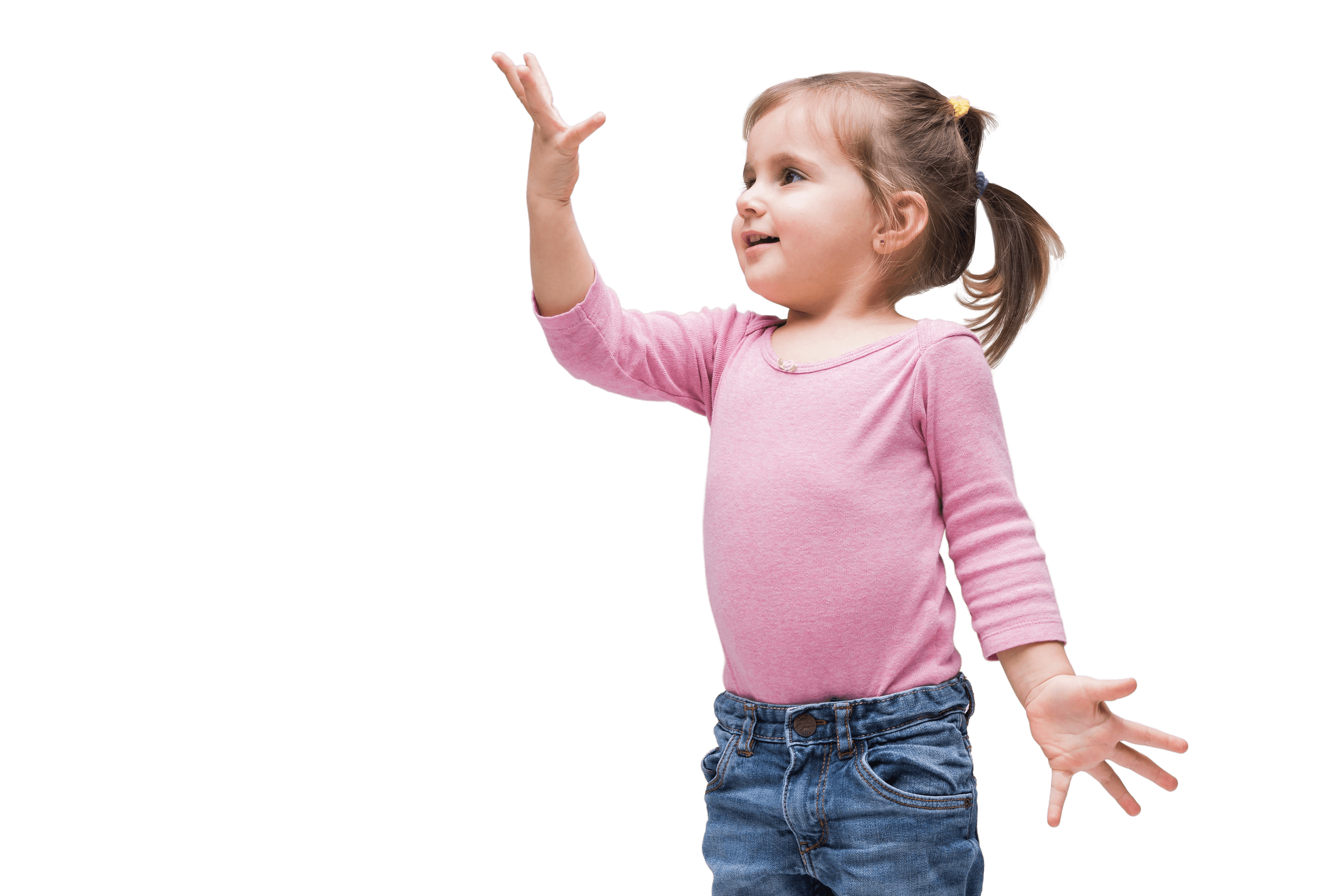 Niña sonriendo en ludoteca